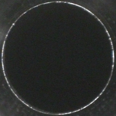 0.1mm的孔在显微镜100倍下的显示